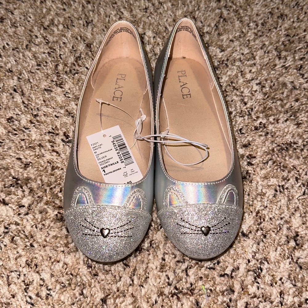NWT Silver kitten flats